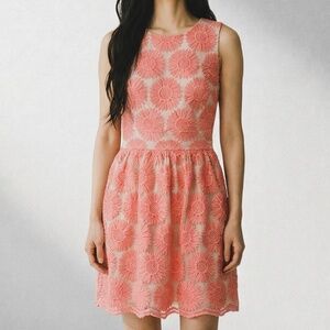 DERHY • CORAL SLEEVELESS  FLORAL EMBROIDERED MINI DRESS - SMALL